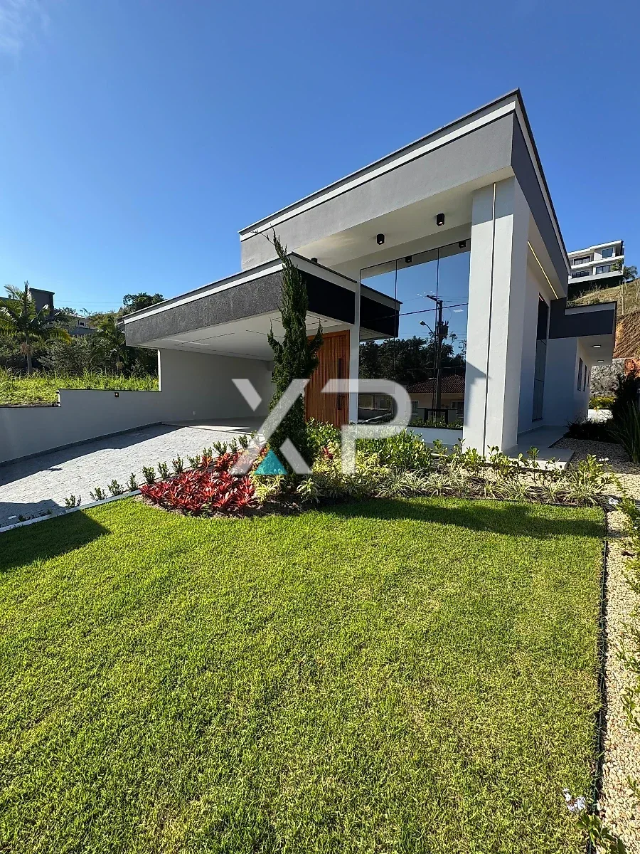 Casa de Alto Padrão | 180 m² | Terreno de 390 m² | Piscina | Antônio Carlos/SC