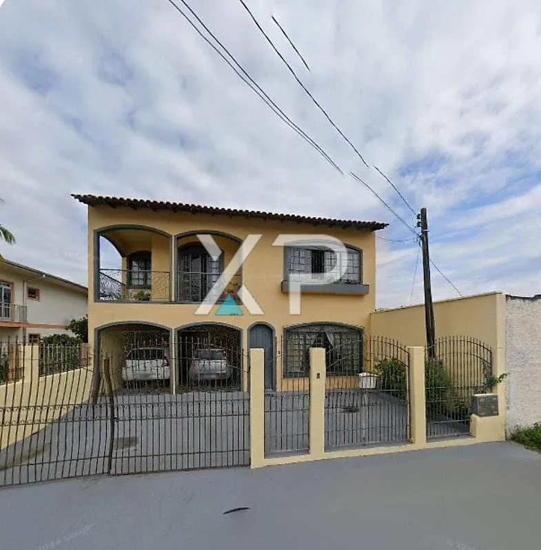 Casa com 5 Dormitórios em Barreiros