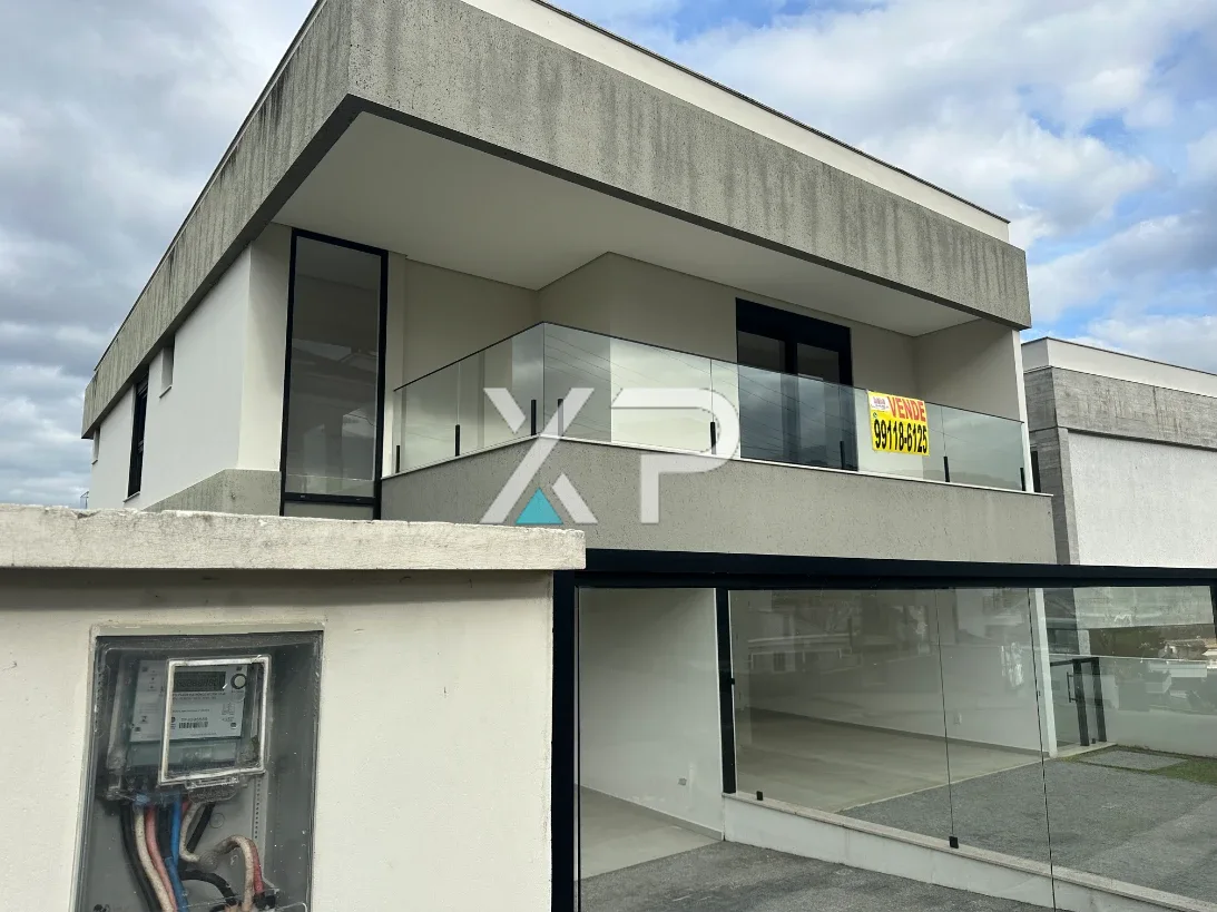 Casa com 3 suítes, Piscina com Borda Pedra Branca Palhoça/SC