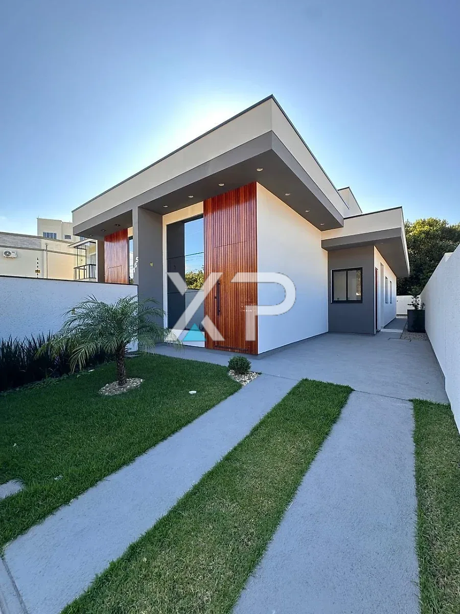 Casa com Suíte e Amplo Terreno no Portal da Colina.