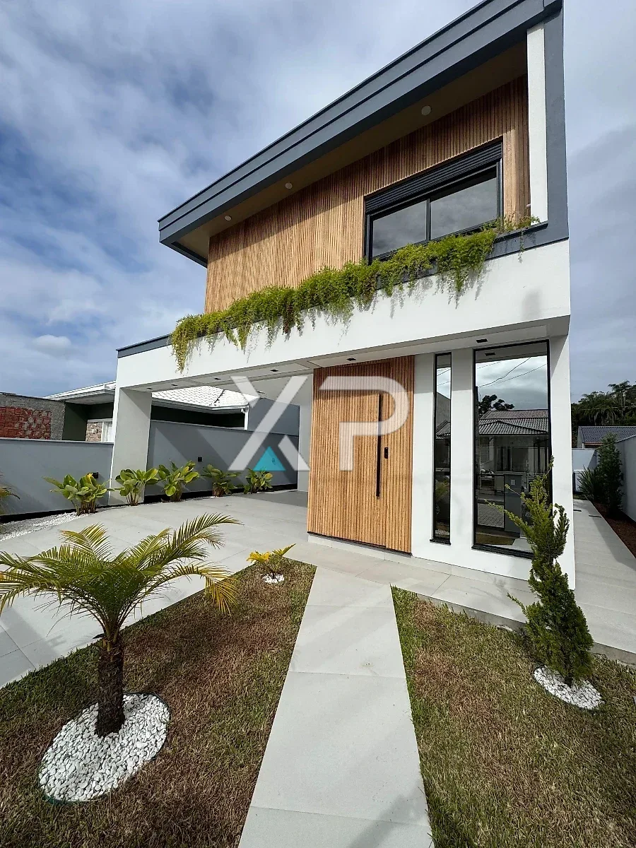 Casa Alto Padrão | 135 m² Privativos | 3 Suítes + Escritório | Terreno de 200 m²