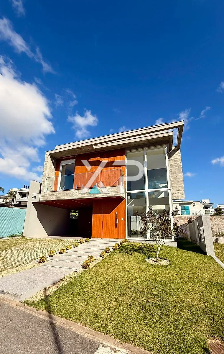 Casa 4 Quartos com 3 Suítes e 339m² - Pedra Branca