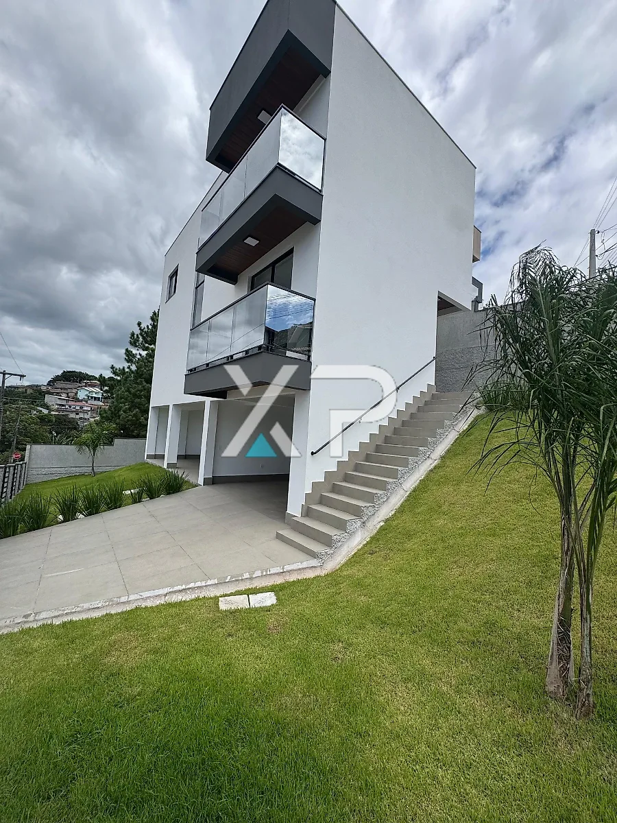 Casa de Esquina Nova — 170 m² com potencial comercial