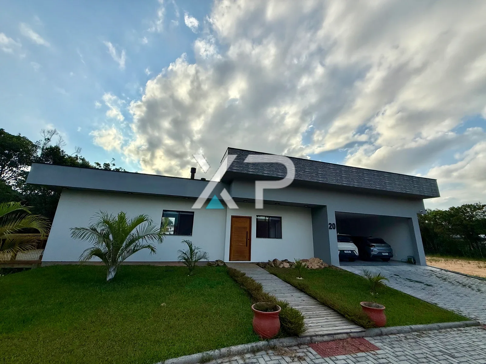 Casa 3 dormitórios, 1 suíte, condomínio fechado