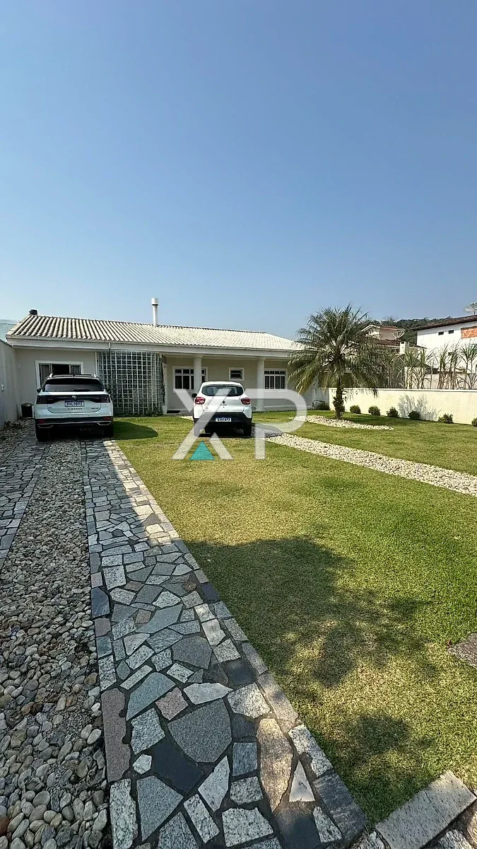 Casa com 4 suite em Santo Amaro da Imperatriz