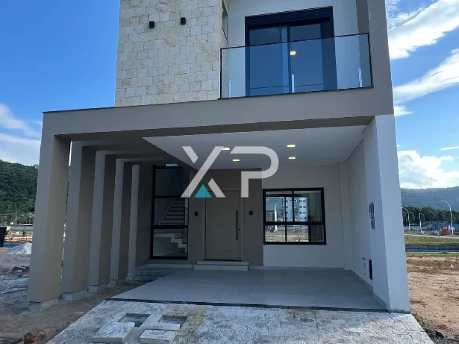 Casa 3 Quartos com 3 Suítes e 193m² - Beira Rio
