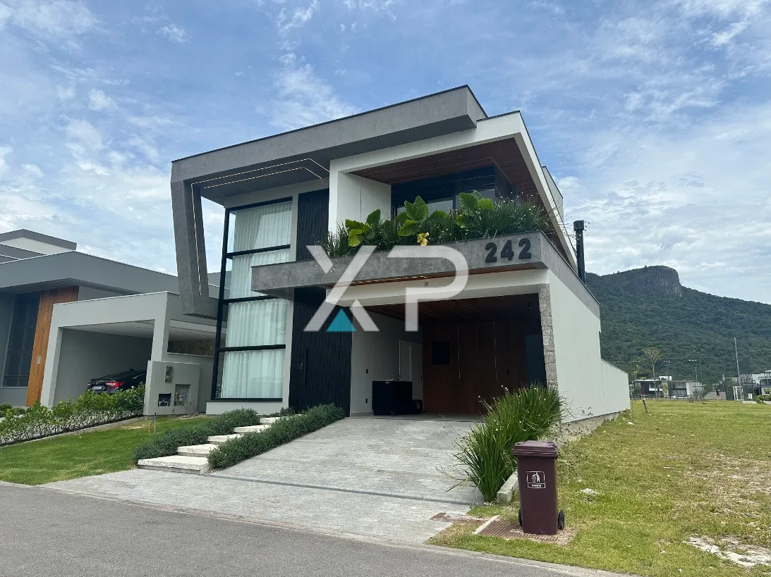 Casa à Venda no Condomínio Reserva da Pedra, Palhoça/SC