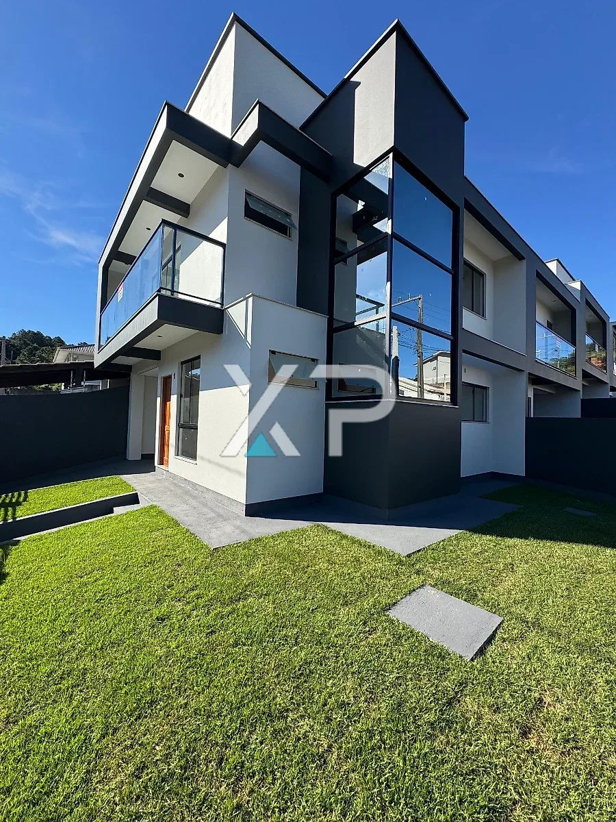Casa de Esquina com 127m² e Amplo Terreno Lateral