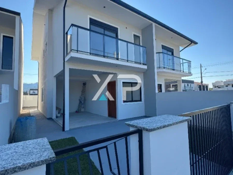 Sobrado de 3 quartos/Suíte em Forquilhas- São José