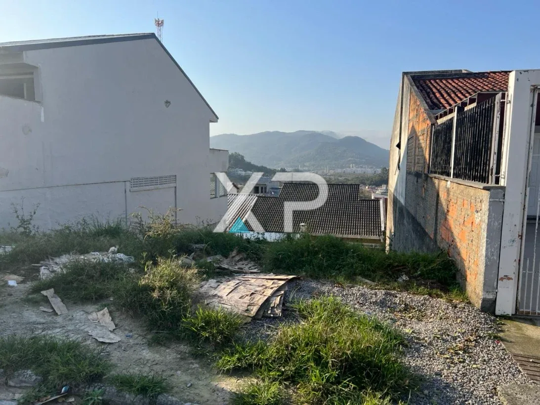 Terreno 200m² em Condomínio - Bela Vista