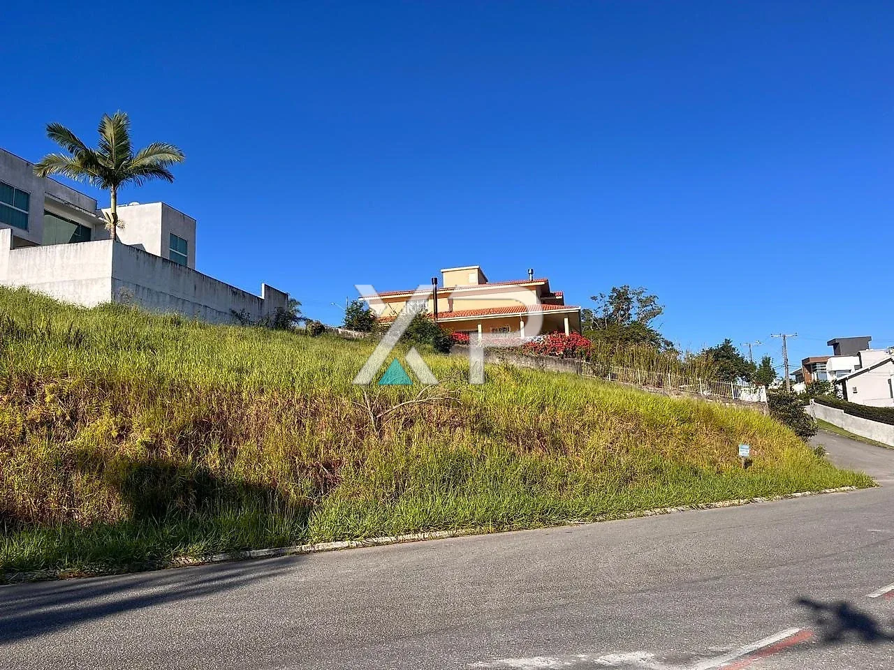 Terreno 568m² em Condomínio - Pedra Branca