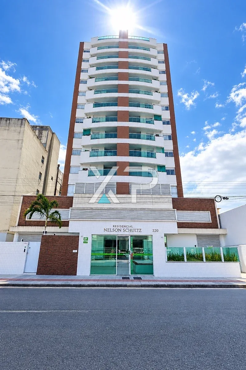 Três dormitórios com suíte próximo ao shopping Via Catarina