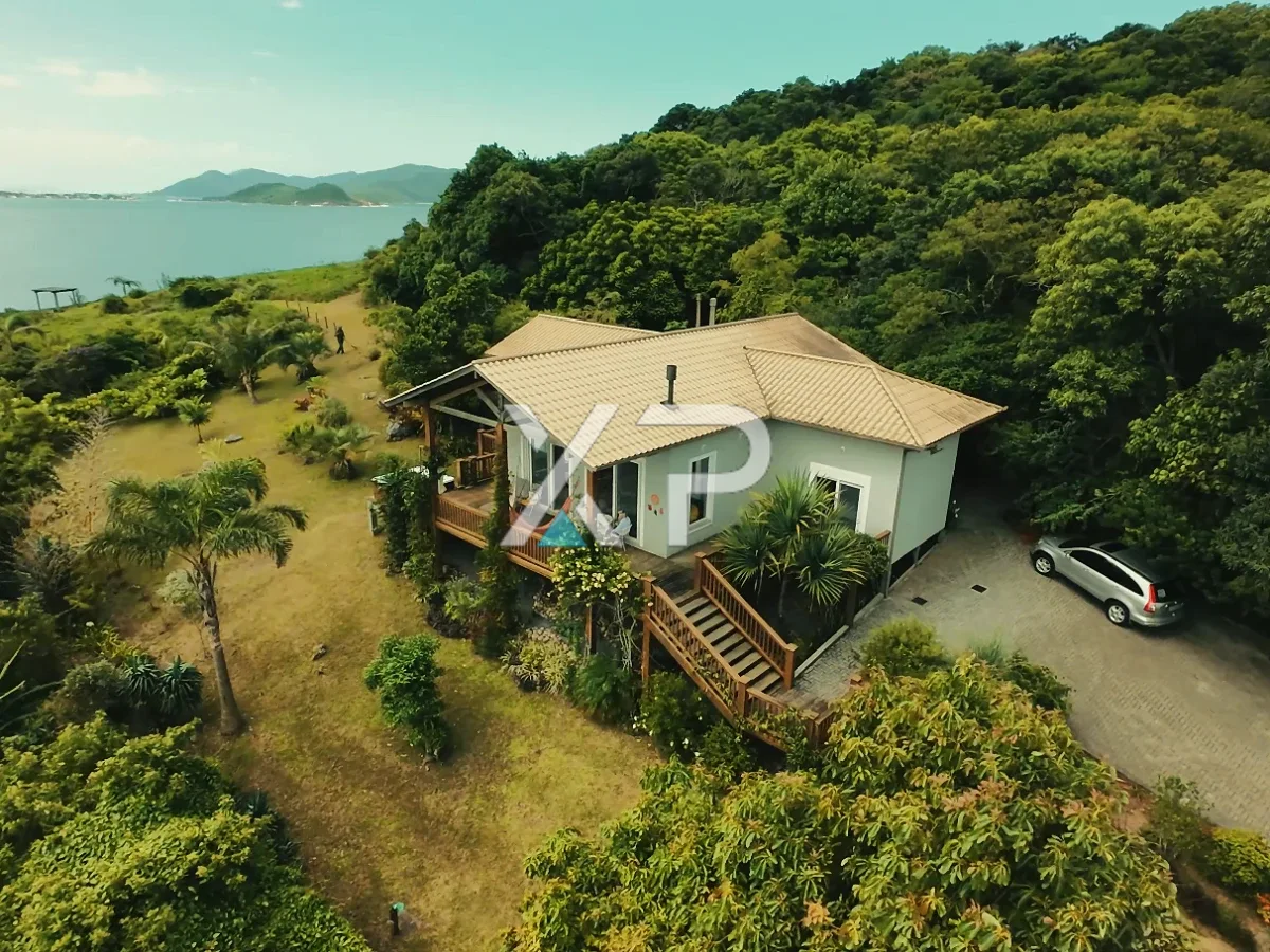 Casa Frente Mar Com Terreno com 16.236m2 - Praia da Pinheira