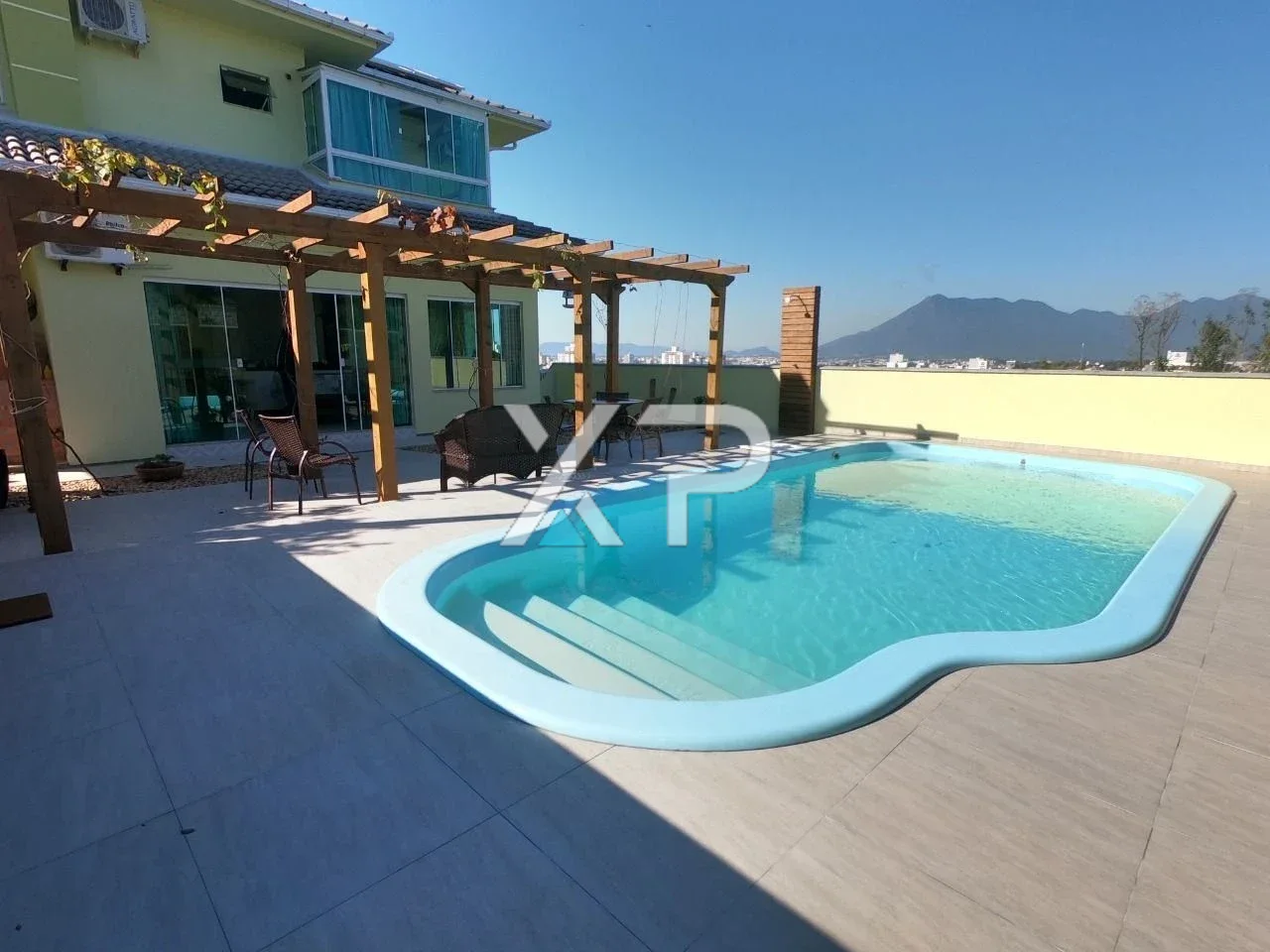 Casa na Pedra Branca de 3 dormitórios - XP0273
