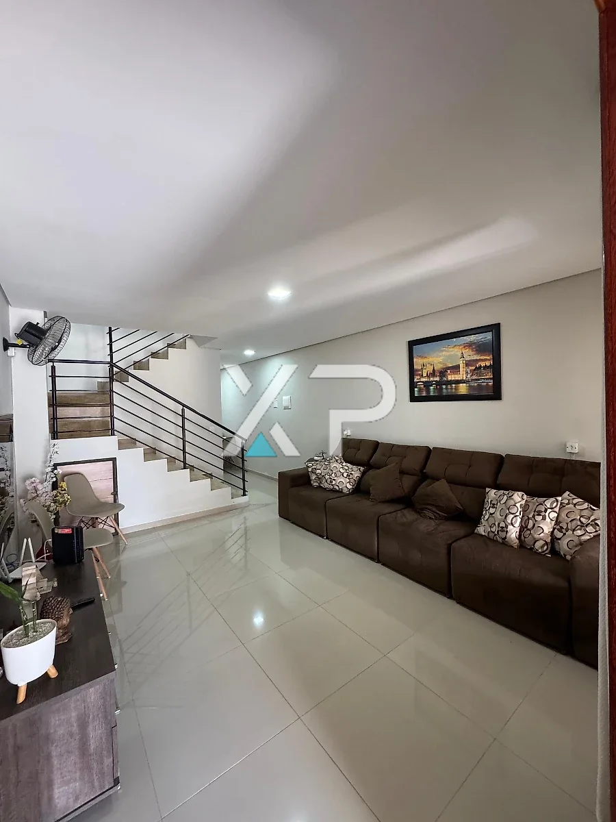 Sobrado com 2 suítes e 2 vagas — Serraria, São José
