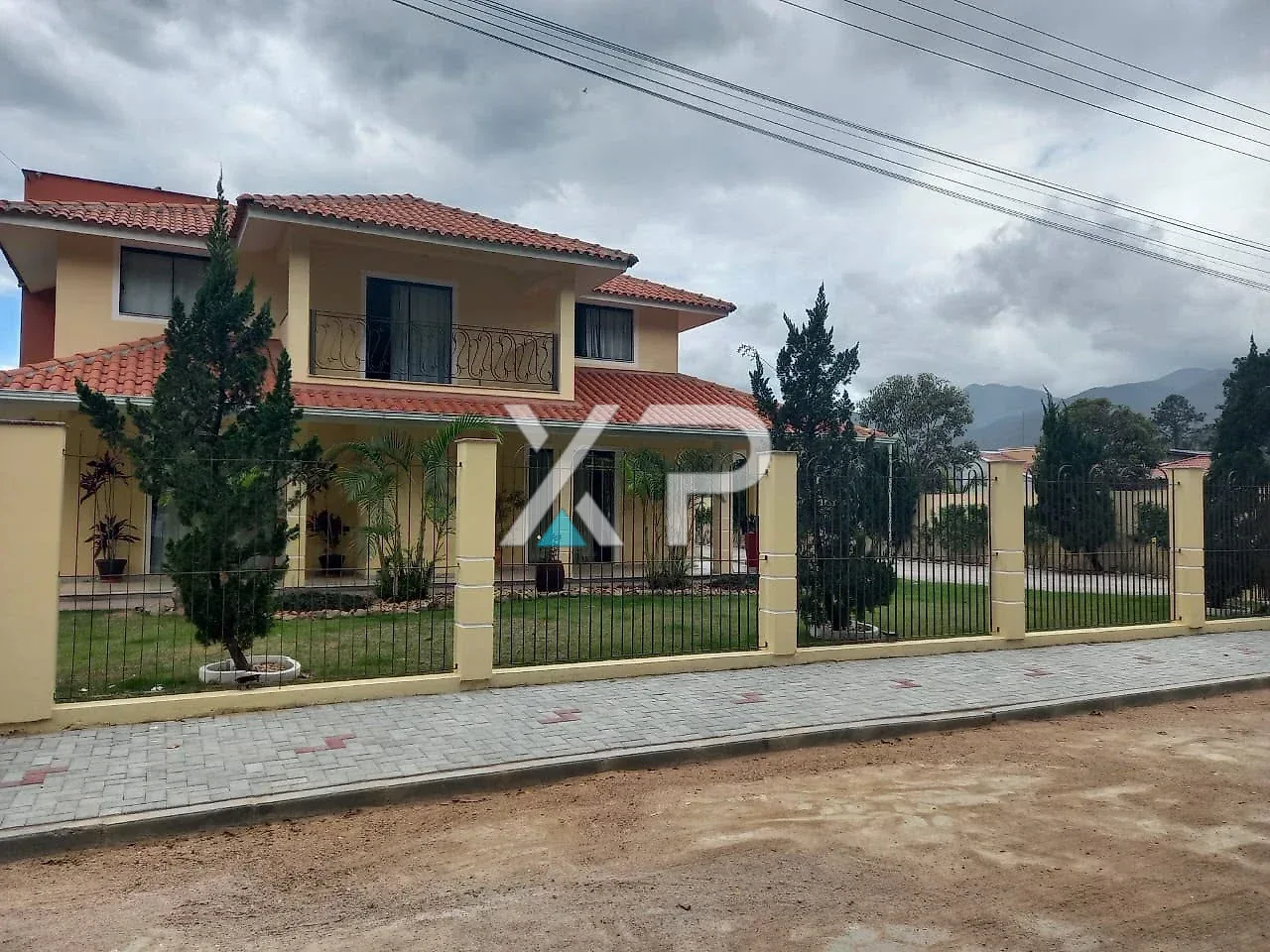Casa em Santo Amaro da Imperatriz com amplo terreno